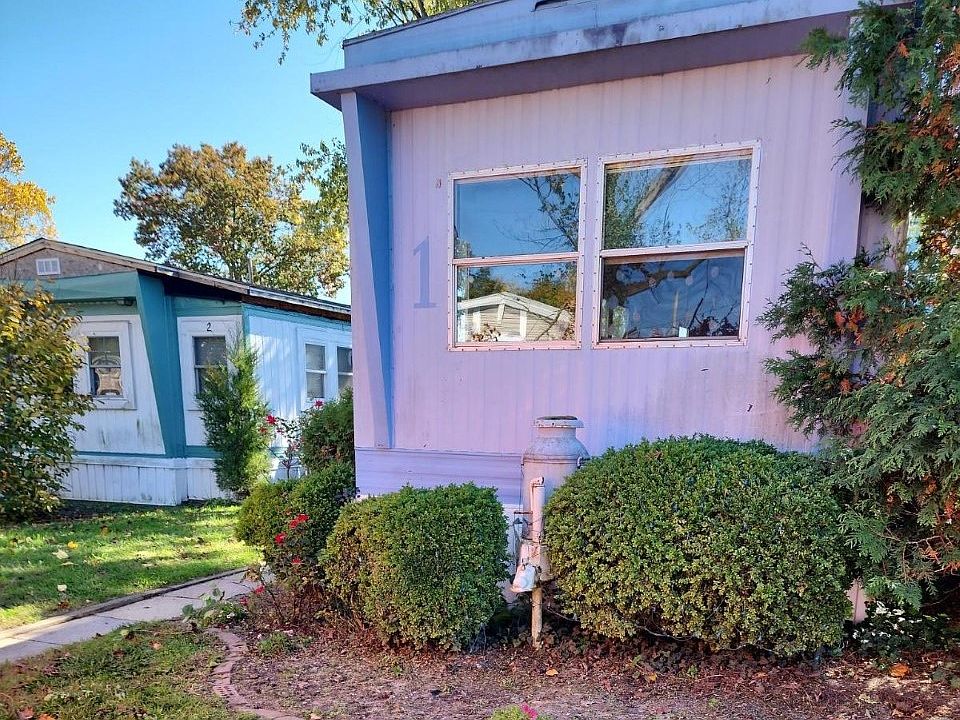 2nd image of 1267 N East Blvd #1