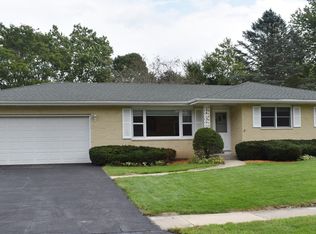 1822 Perry Ct, Sycamore, IL 60178