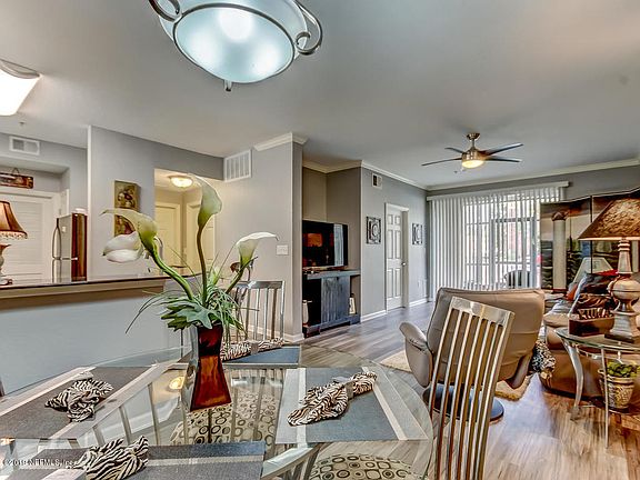 5th image of 8539 GATE Parkway W #113