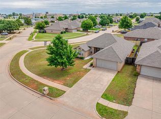 404 S Pointe Ln, Mustang, OK 73064