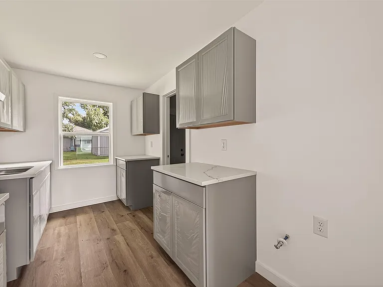 3922 Alsace St — Photo 10