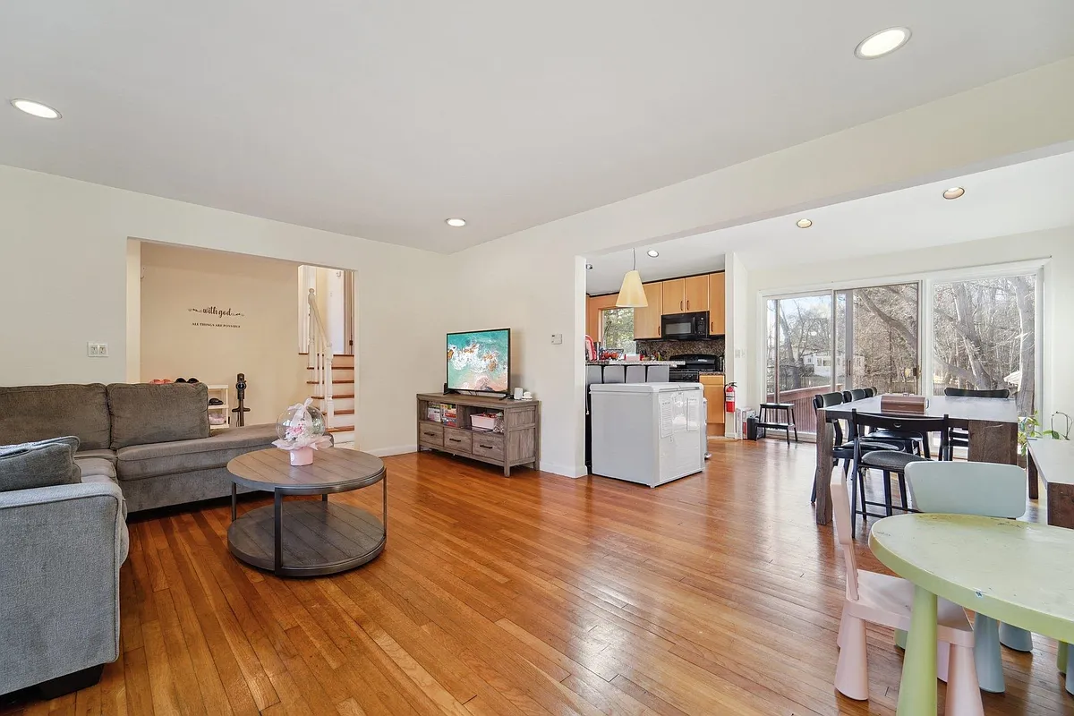 Building Photo - 324 Brook St #324