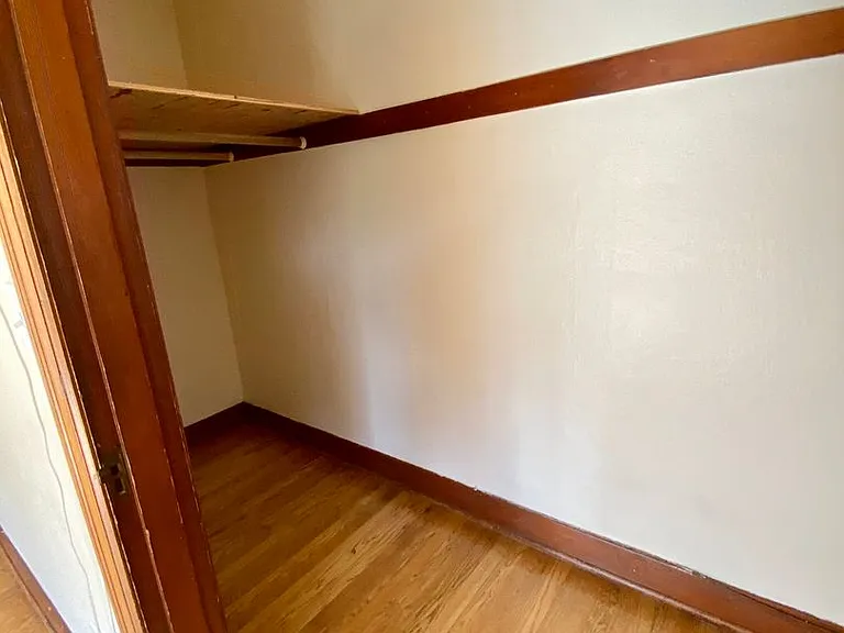 Parkway Apartments — Photo 10