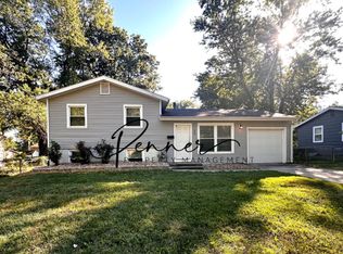 513 NW Ward Ln, Lees Summit, MO 64063