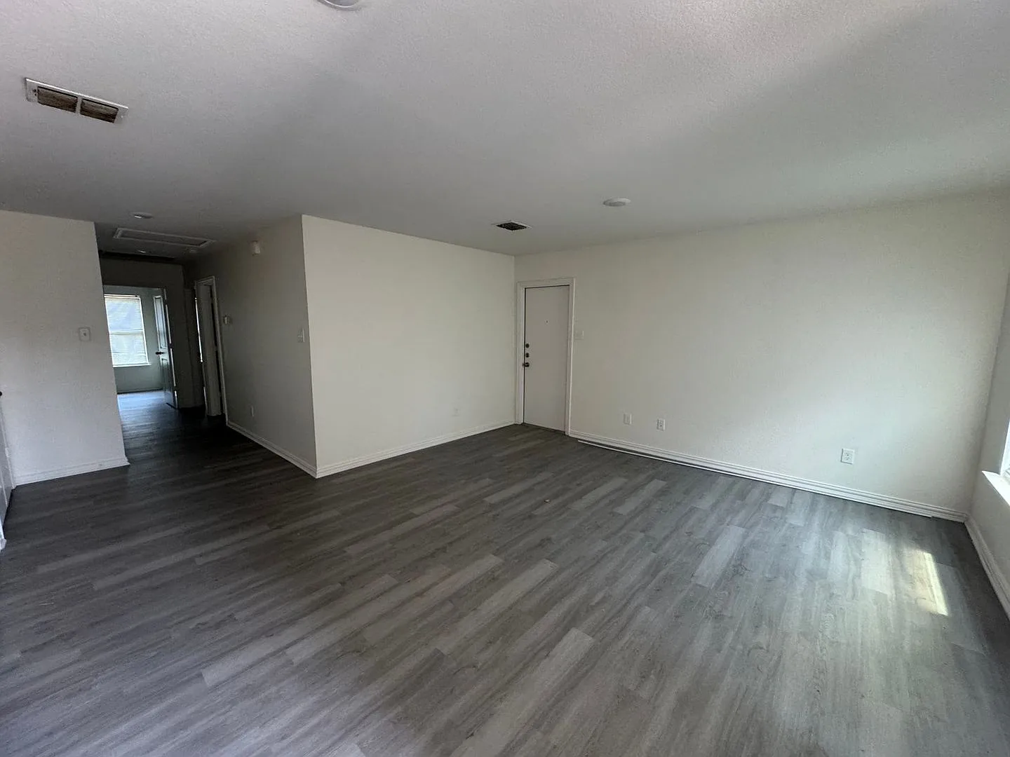 3 Bedroom Living Near Downtown — Photo 3