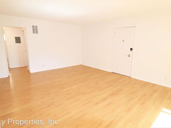 3rd image of 445 E Magnolia Blvd #10299712