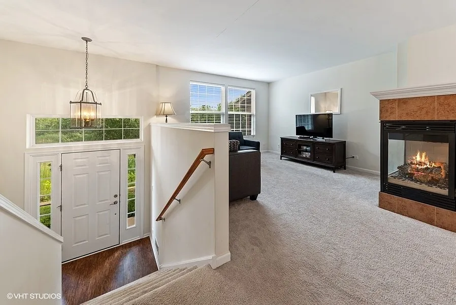 3 bed, 2.5 bath, 1980 sqft, $3,095 — Photo 3