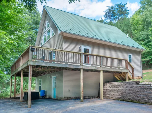 141 Chenault St, Buchanan, VA 24066