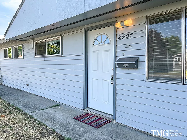 2407 Concord St — Photo 2