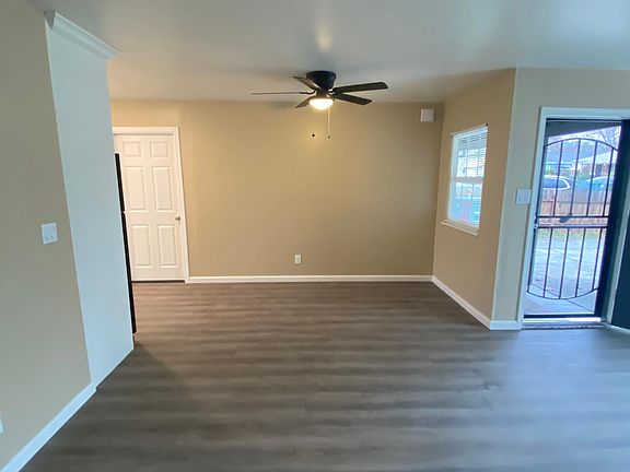 Dinning room area flows into kitchen