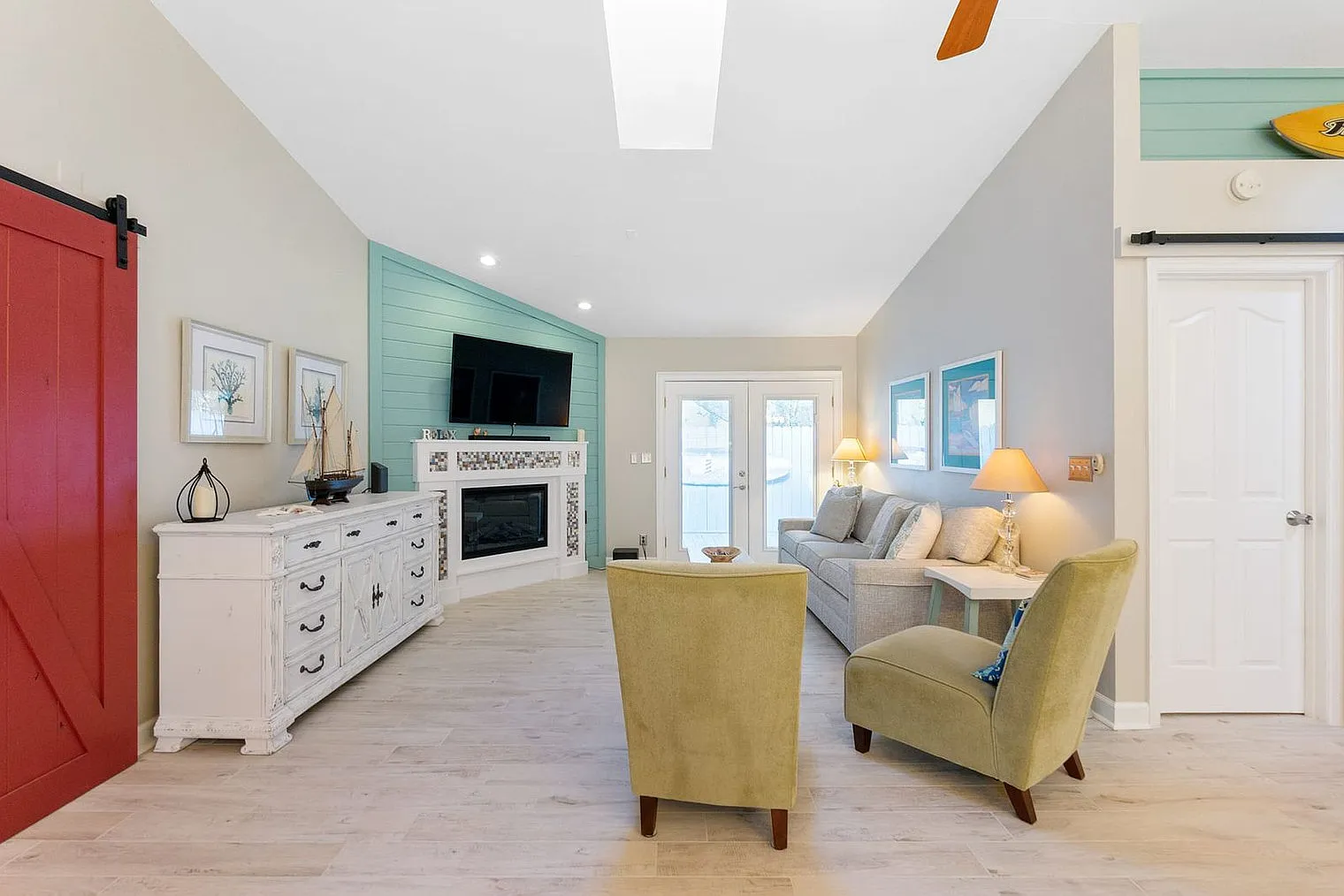 3 bed, 2.0 bath, 1420 sqft, $5,529 — Photo 2