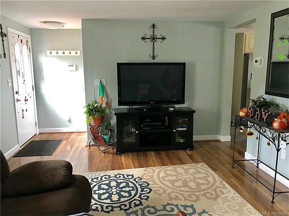 2nd image of 924 Leeward Ave