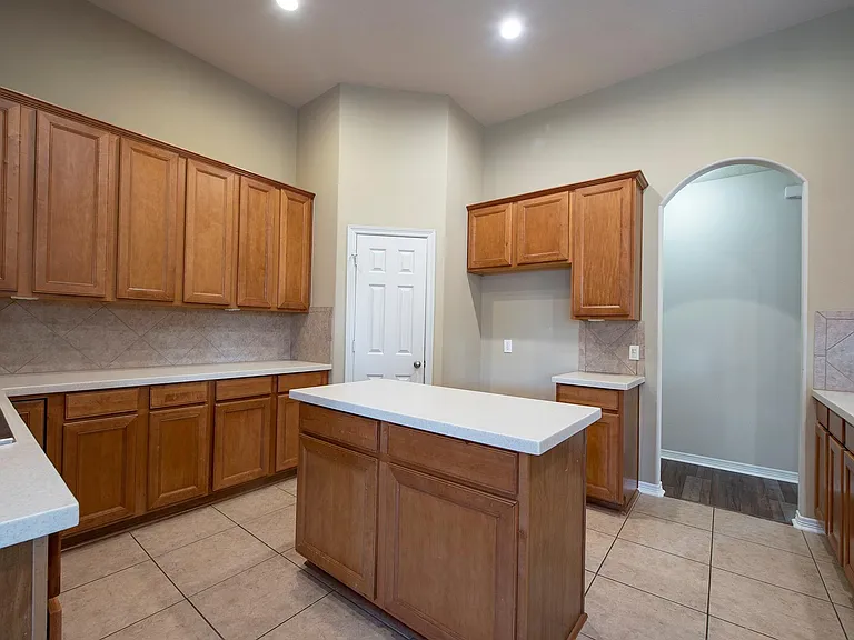 1208 Pisana — Photo 15
