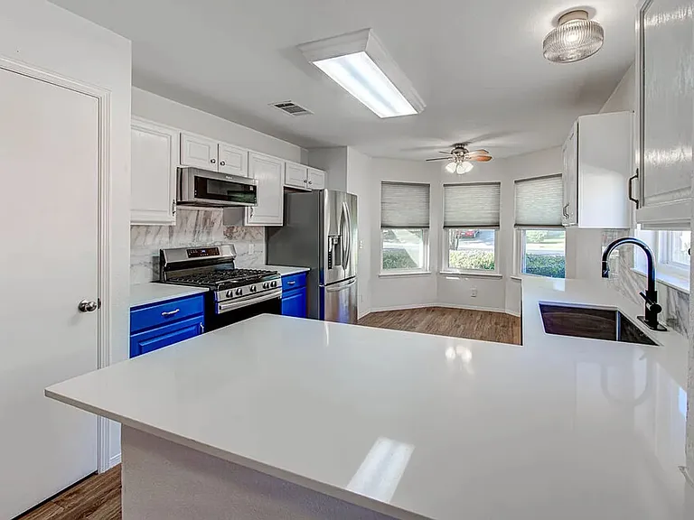 13113 Rochester Ln — Photo 7