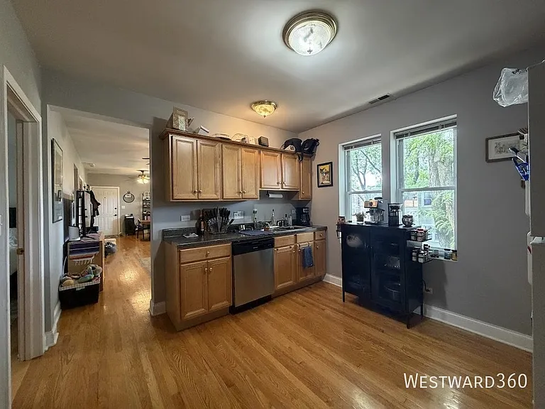 2239 W Cornelia Ave #2 — Photo 5