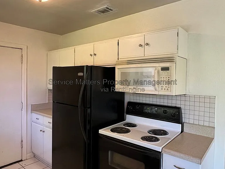 121 Berkley Dr — Photo 7