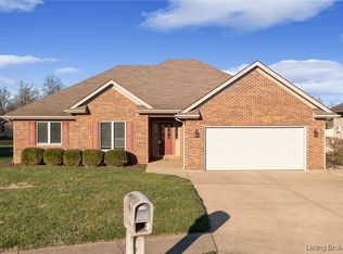 8516 Plum Valley Ct, Sellersburg, IN 47172
