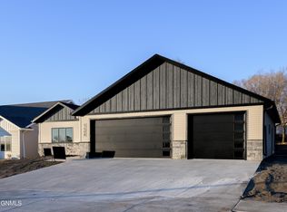 5408 Hendrickson Dr, Bismarck, ND 58503