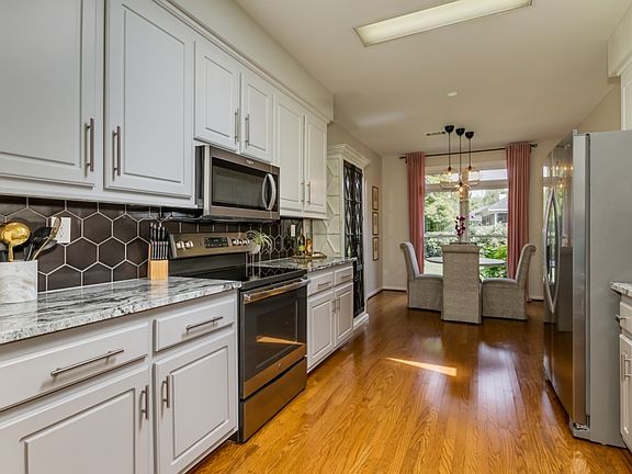 5th image of 1718 River Ro Dr