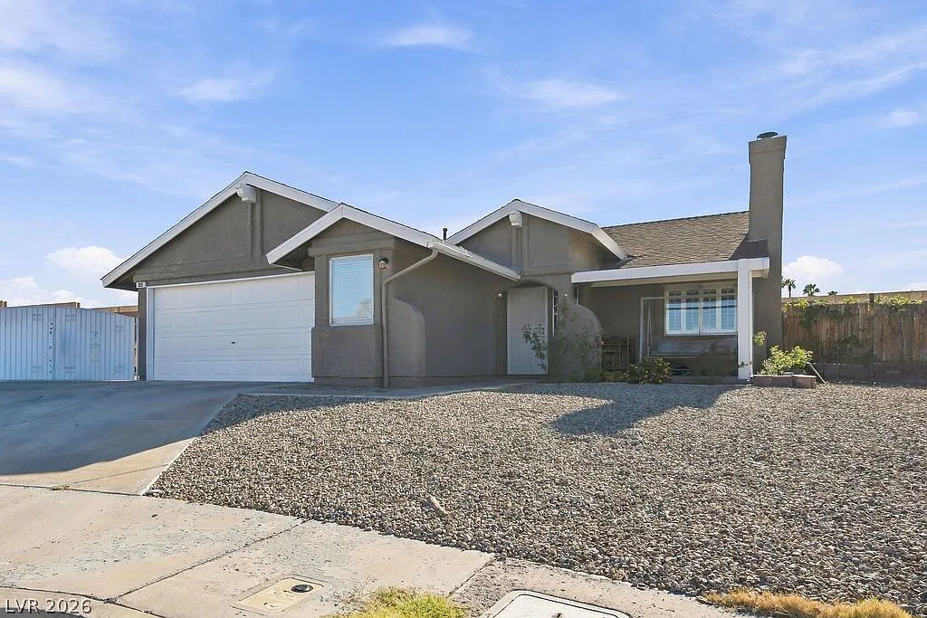 3 bed, 2.0 bath, 1381 sqft, $2,250 — Photo 1