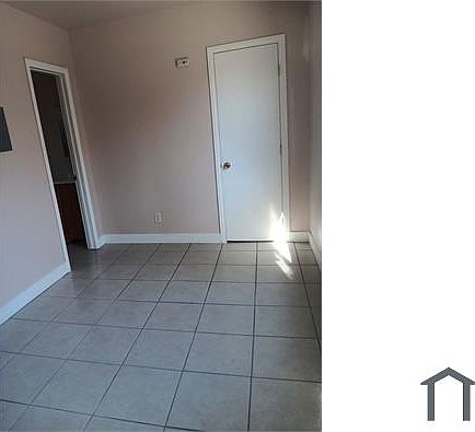 3rd image of 920 McFarland Ave #F