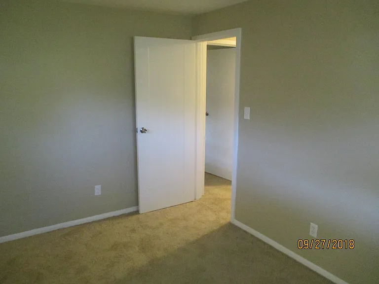 3585 Roswell Dr — Photo 30
