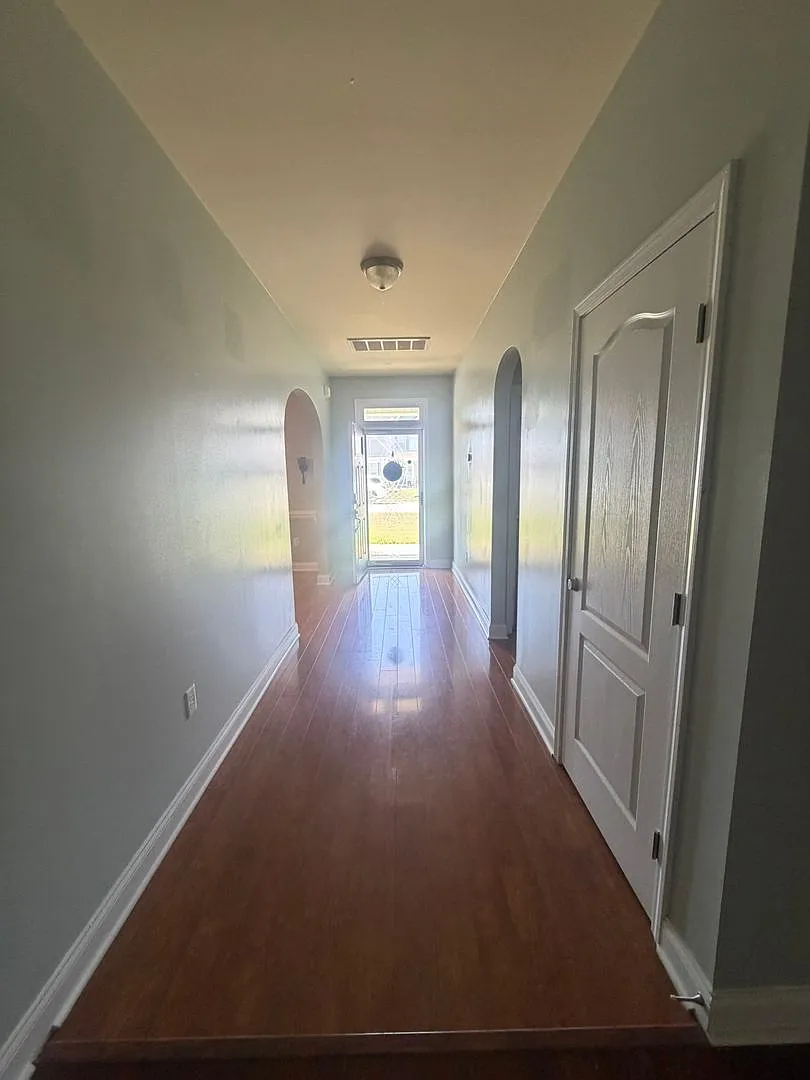 3541 Castlefield Lane ~ Finished Bonus Room ~ 1 Week Free — Photo 2
