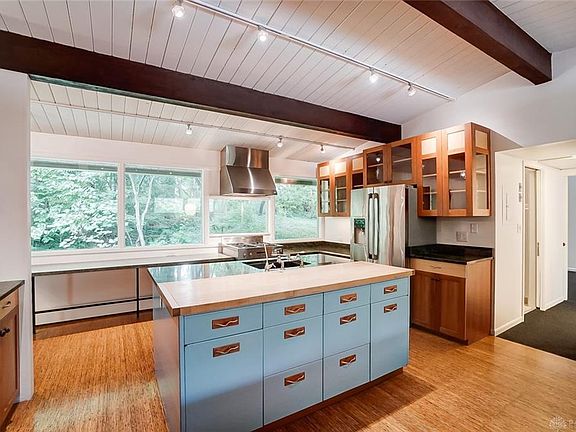 3rd image of 915 Talus Dr #901