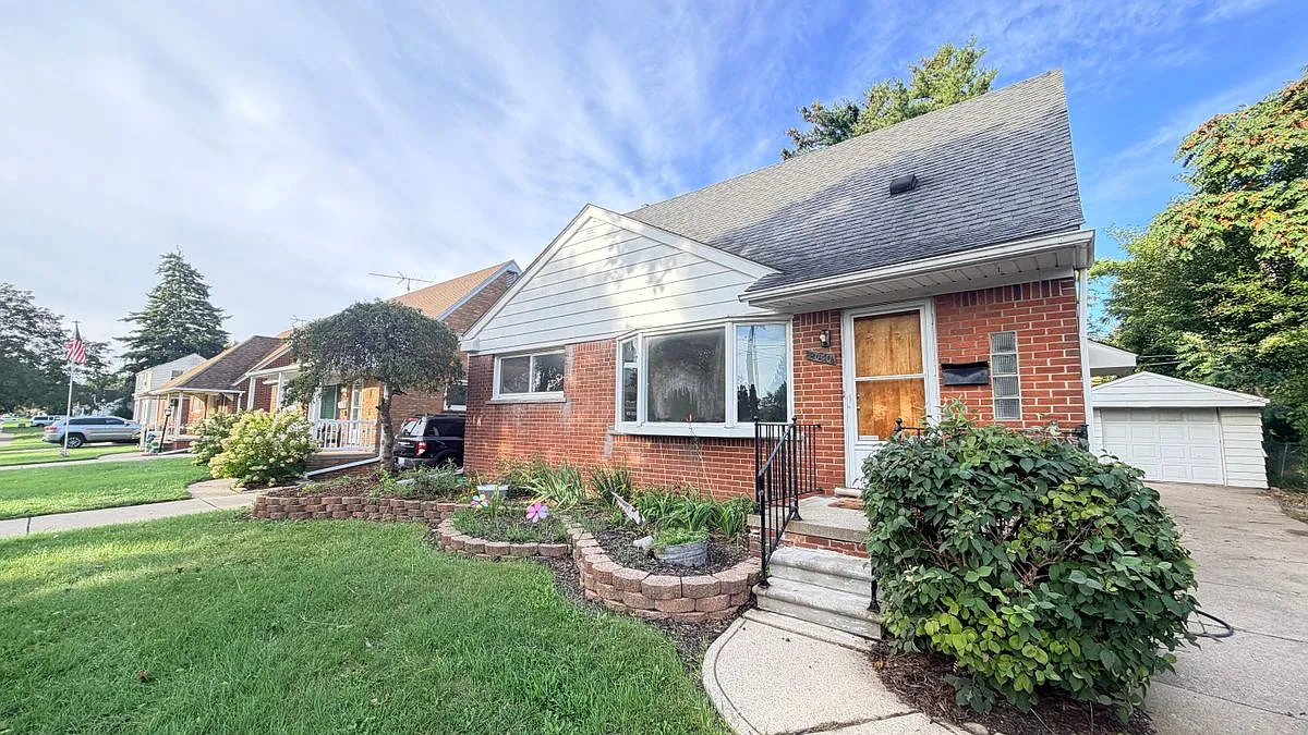 3 bed, 2.0 bath, 1344 sqft, $1,650 — Photo 1