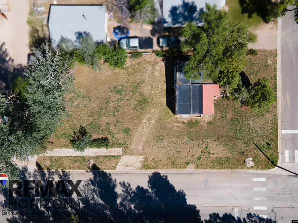 638 S 7th St, Douglas, WY 82633