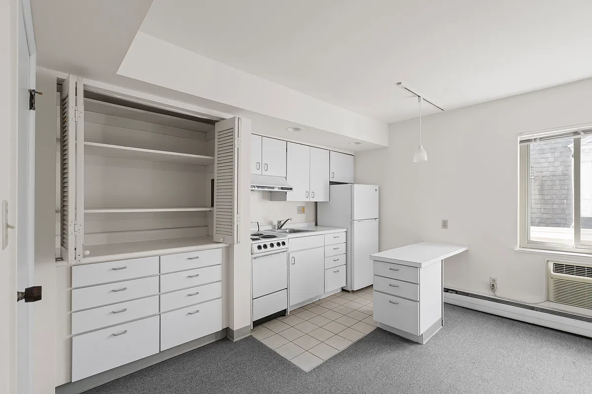 Studio, $975 — Photo 2