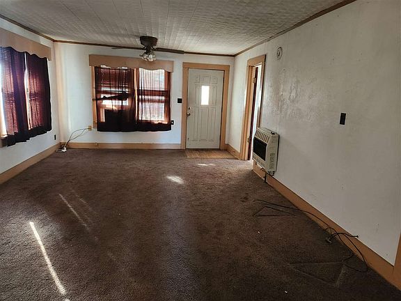 2nd image of 501 SW Hillside Rd