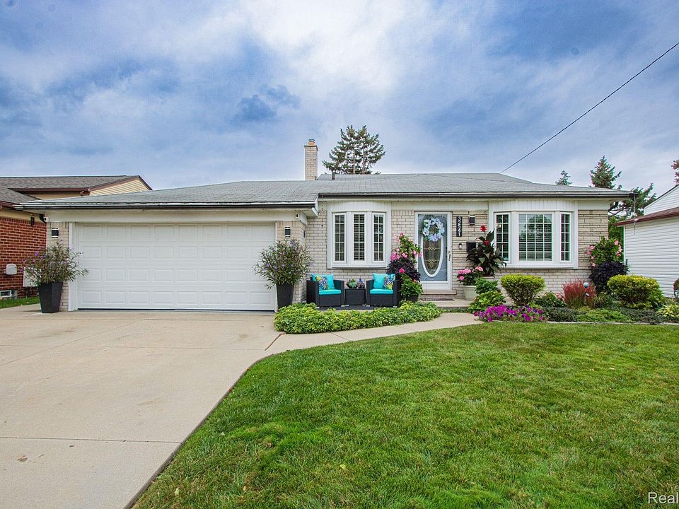 1st image of 32541 Beechwood Dr