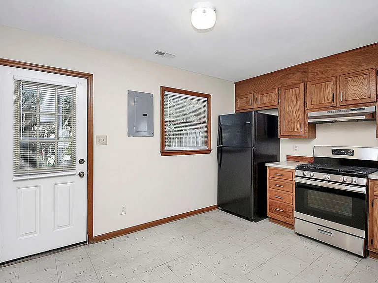 103 Jones St — Photo 5