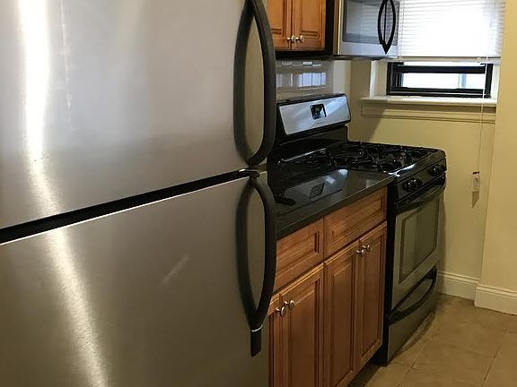 4th image of 2160 E 17th St #2