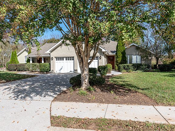 2nd image of 856 Somerset Dr