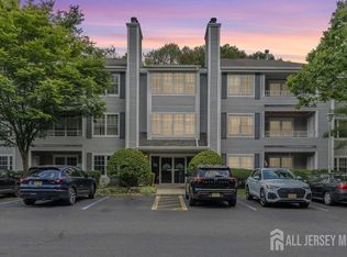 1001 Meadow Ct, Helmetta, NJ 08828