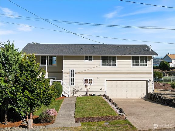 3rd image of 2291 Cedar Street E