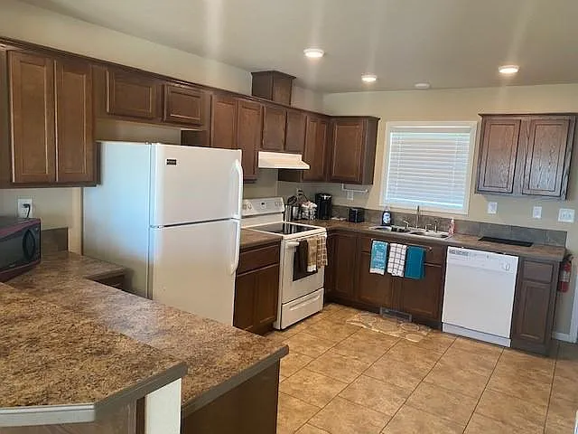 104 Evans Ave — Photo 3