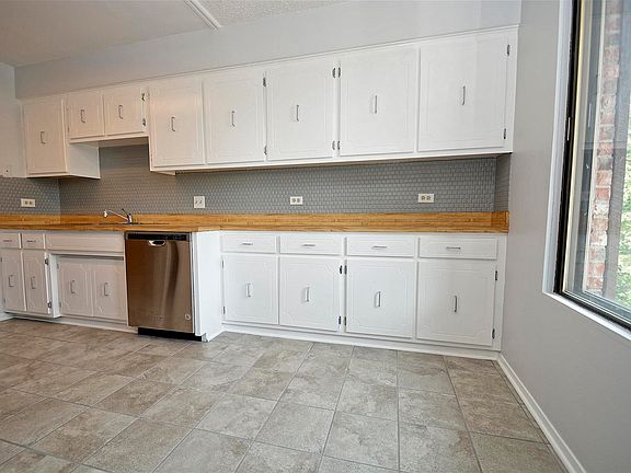 5th image of 7543 175th St APT 631