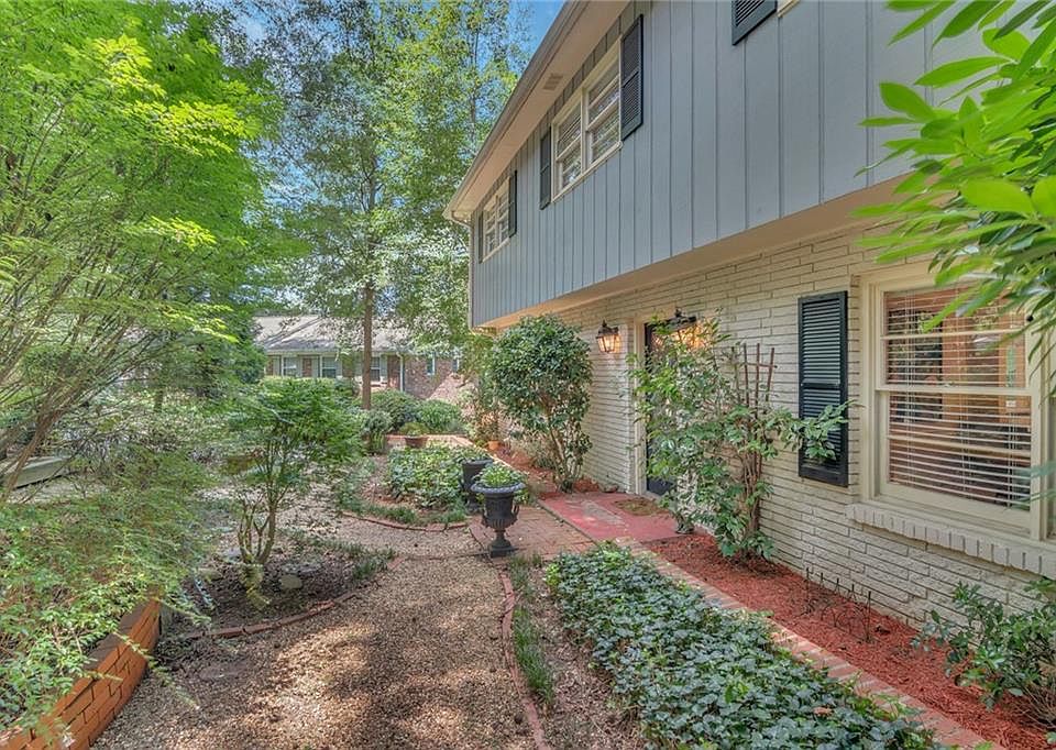 1st image of 2327 Sherbrooke Dr