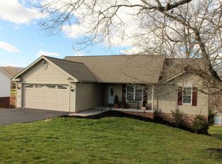 1084 Pheasant Ln, Pulaski, VA 24301