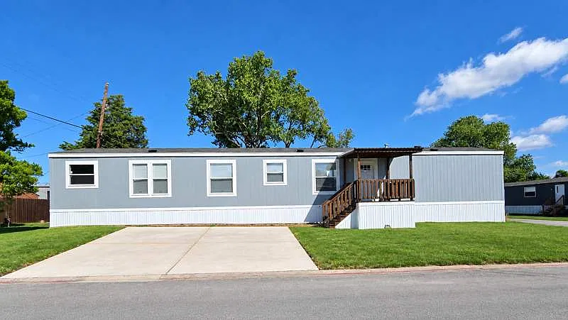 3 bed, 2.0 bath, 1165 sqft, $1,725 — Photo 1