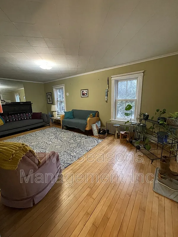 3 bed, 1.5 bath, 2000 sqft, $3,150 — Photo 3