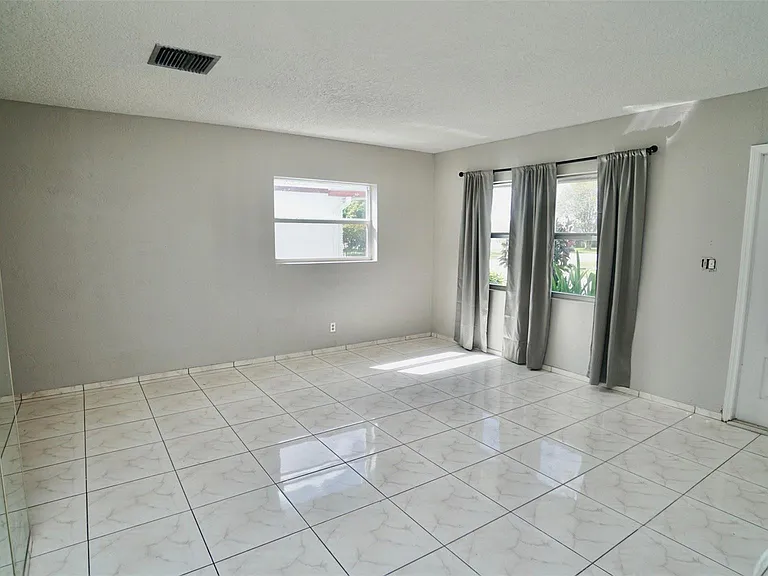 5908 NW 81st Ave — Photo 8