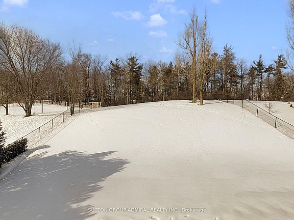 5th image of 74 Kootenay Rdg