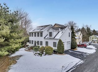 6 Queen Of Roses Ln #101, Uxbridge, MA 01569
