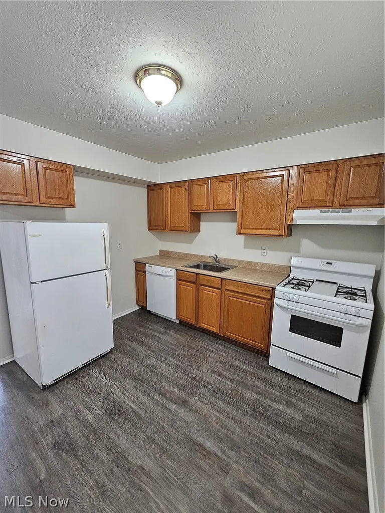 3 bed, 1.5 bath, $1,595 — Photo 4