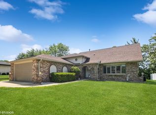 136 Spring Oaks Dr, Wood Dale, IL 60191