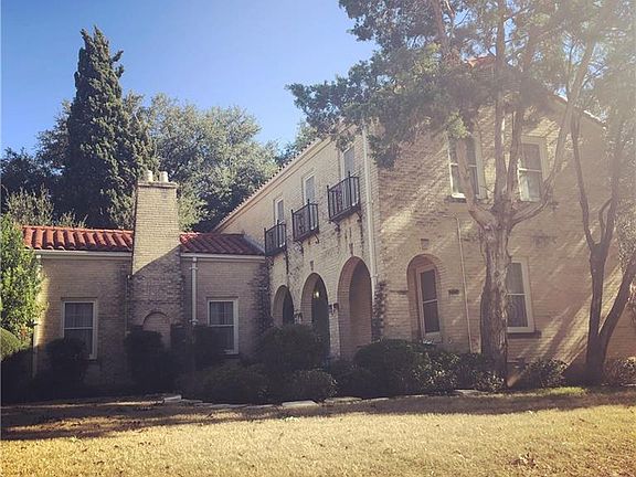2nd image of 2813 Park Hill Dr